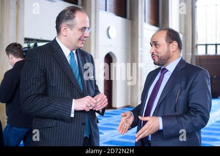 Der Minister für Kulturerbe Michael Ellis und der Generaldirektor der Regent's Park Moschee Dr. Ahmad Al Dubayan in der Londoner Central Moschee im Regent's Park, London, als Historic England ankündigte, dass sie den Status der Klasse II erhalten sollte. Bilddatum: Dienstag, der 13. März 2018 Bildnachweis sollte lauten: Matt Crossick/ EMPICS Entertainment. Stockfoto