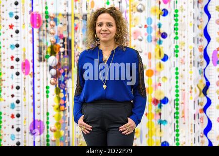 Künstlerin Beatriz Milhazes bei der Eröffnung ihrer neuen Einzelausstellung in der White Cube Bermondsey Galerie in London. Die Ausstellung "Rio Azul" läuft vom 18. April bis 1. Juli. Bilddatum: Dienstag, 17. April 2018. Bildnachweis sollte lauten: Matt Crossick/ EMPICS Entertainment. Stockfoto