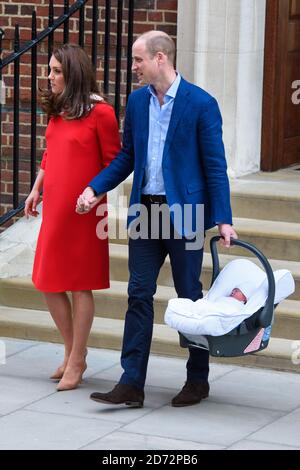 Der Herzog und die Herzogin von Cambridge, nach der Geburt ihres zweiten Sohnes vor dem Lindo-Flügel im St. Mary's Hospital in Paddington, London. Bildnachweis sollte lauten: Matt Crossick/EMPICS Entertainment Stockfoto