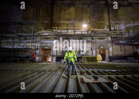 Gesamtansicht des Innenraums des Alexandra Palace Theatre im Norden Londons, als Arbeiter eine Â£18.8 Millionen Restaurierung des versteckten viktorianischen Gebäudes durchführen. Das 1885 erbaute Theater ist seit mehr als 80 Jahren geschlossen und soll nach dem Sommer wieder eröffnet werden. Im Dezember wird ein umfassendes Veranstaltungsprogramm angekündigt. Bilddatum: Freitag, 27. April 2018. Bildnachweis sollte lauten: Matt Crossick/ EMPICS Entertainment. Stockfoto