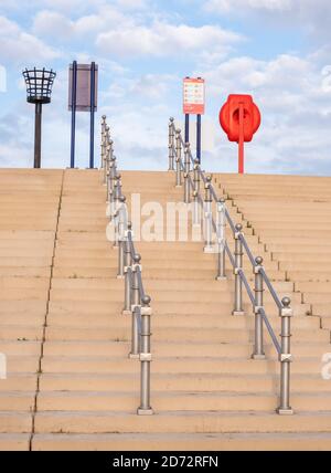 Treppen und Geländer am Fairhaven See in St. Annes ON Meer August 2020 Stockfoto