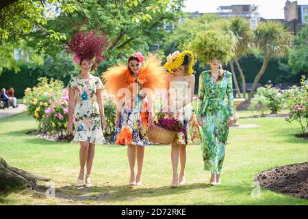 Models tragen Kreationen von Couturier Catherine Walker & co. Und Floristin Hayford and Rhodes in Chelsea, West London. Die Entwürfe wurden zusammengestellt, um die Chelsea Flower Show und Chelsea in Bloom zu feiern. Bilddatum: Mittwoch, 23. Mai 2018. Bildnachweis sollte lauten: Matt Crossick/ EMPICS Entertainment. Stockfoto