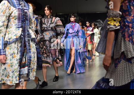 Models auf dem Laufsteg während der On/Off präsentiert Frühjahr/Sommer 2019 London Fashion Week Show, im BFC Showspace, London. Bilddatum: Dienstag, 18. September 2018. Bildnachweis sollte lauten: Matt Crossick/ EMPICS Entertainment. Stockfoto