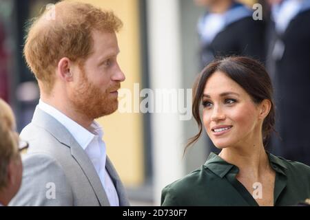 Prinz Harry und Meghan Markle, der Herzog und die Herzogin von Sussex, kommen im Rahmen ihres ersten gemeinsamen offiziellen Besuches in Sussex an der Universität von Chichester, Bognor Regis, West Sussex an. Bilddatum: Mittwoch, 3. Oktober 2018. Bildnachweis sollte lauten: Matt Crossick/ EMPICS. Stockfoto