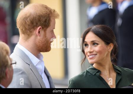 Prinz Harry und Meghan Markle, der Herzog und die Herzogin von Sussex, kommen im Rahmen ihres ersten gemeinsamen offiziellen Besuches in Sussex an der Universität von Chichester, Bognor Regis, West Sussex an. Bilddatum: Mittwoch, 3. Oktober 2018. Bildnachweis sollte lauten: Matt Crossick/ EMPICS. Stockfoto