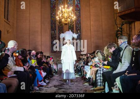 Models auf dem Laufsteg während der Ryan Lo Modenschau, die im Rahmen der London Fashion Week A/W 2019 in der Dutch Hall stattfand. Bilddatum: Freitag, 15. Februar 2018. Bildnachweis sollte lauten: Matt Crossick/Empics Stockfoto