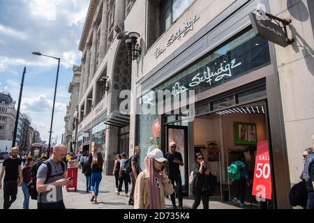 Gesamtansicht einer Miss Selfridge Niederlassung im Oxford Circus, London. Die Kette ist Teil der Arcadia-Gruppe. Bilddatum: Donnerstag, 23. Mai 2019. Bildnachweis sollte lauten: Matt Crossick/Empics Stockfoto