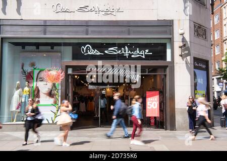 Gesamtansicht einer Miss Selfridge Niederlassung im Oxford Circus, London. Die Kette ist Teil der Arcadia-Gruppe. Bilddatum: Donnerstag, 23. Mai 2019. Bildnachweis sollte lauten: Matt Crossick/Empics Stockfoto