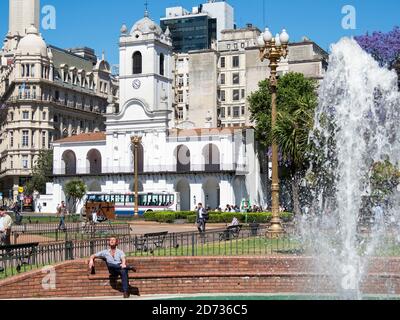 Plaza de Mayo und Museo Historico del Cabildo y la Revolucion de Mayo. Buenos Aires, die Hauptstadt Argentiniens. Südamerika, Argentinien, Buenos Ai Stockfoto