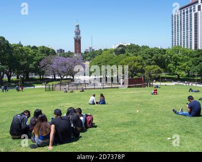 Das Viertel Retiro, Park Plaza General San Martin. Buenos Aires, die Hauptstadt Argentiniens. Südamerika, Argentinien, November Stockfoto