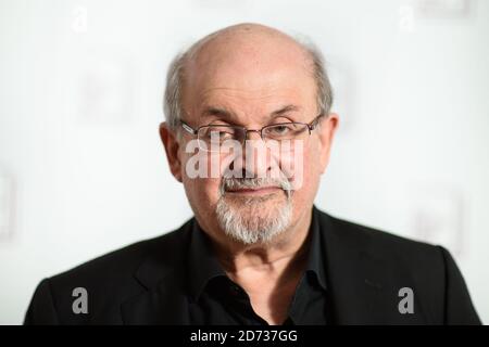 Autor Salman Rushdie Teilnahme an einer Fotocall für den Booker Prize 2019 Autoren in der engeren Auswahl, im South Bank Center in London. Bilddatum: Sonntag, 13. Oktober 2019. Bildnachweis sollte lauten: Matt Crossick/Empics Stockfoto