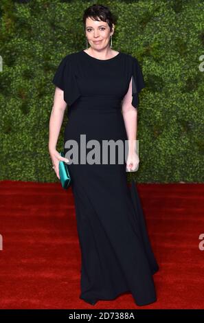 Olivia Colman bei der Premiere von Netflix's The Crown, die im Curzon Mayfair in London stattfand. Bildnachweis sollte lauten: Matt Crossick/EMPICS Stockfoto