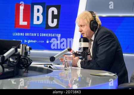 Premierminister Boris Johnson nimmt an einem Live-Telefon in LBC Teil, moderiert von Frühstücksmoderator Nick Ferrari, in ihren Studios im Zentrum von London.Bilddatum: Freitag, 29. November 2019. Bildnachweis sollte lauten: Matt Crossick/Empics Stockfoto