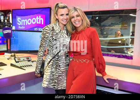 Kate Garraway fotografiert mit Nadine Coyle, als sie ins Smooth Radio Studio in London zurückkehrte, um ihre erste Show seit ihrer Zeit im Dschungel auf I'm A Celebrity zu präsentieren... Rausholen! Bilddatum: Montag, 16. Dezember 2019. Bildnachweis sollte lauten: Matt Crossick/Empics Stockfoto