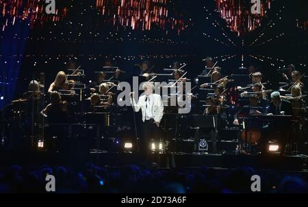 Rod Stewart auf der Bühne bei den Brit Awards 2020 in der O2 Arena, London Stockfoto