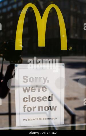 Eine geschlossene Niederlassung von McDonald's, da Großbritannien seine Sperre fortsetzt, um die Ausbreitung des Coronavirus einzudämmen. Bilddatum: Donnerstag, 9. April 2020. Bildnachweis sollte lauten: Matt Crossick/Empics Stockfoto