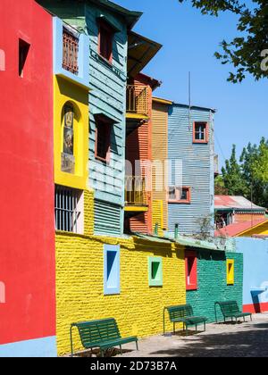 La Boca, dieses Viertel ist eine der Hauptattraktionen von Buenos Aires, der Hauptstadt von Argentinien. Caminito, die Straße des Tango. Südamerika, Argentinien Stockfoto