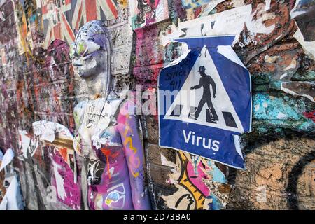 Straßenkunst im Coronavirus-Stil in der Nähe der Brick Lane im Osten Londons. Bilddatum: Freitag, 15. Mai 2020. Bildnachweis sollte lauten: Matt Crossick/Empics Stockfoto