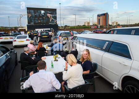 Die Leute sehen die Drive-in-Premiere von Break im Brent Cross Drive-in-Kino im Nordwesten Londons. Bilddatum: Mittwoch, 22. Juli 2020. Bildnachweis sollte lauten: Matt Crossick/Empics Stockfoto