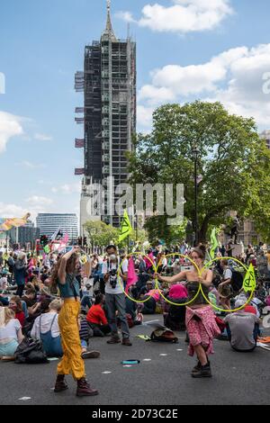 Extinction Rebellion Protestler blockieren Straßen vor dem Houses of Parliament Square in London. Bilddatum: Dienstag, 1. September 2020. Bildnachweis sollte lauten: Matt Crossick/Empics Stockfoto