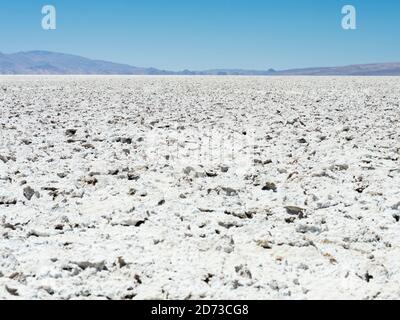 Die Salinen Salar de Pocitos im argentinischen Altiplano. Südamerika, Argentinien Stockfoto