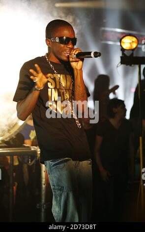 Tinchy Stryder spielt live während der Aufnahme von Channel 4's T-Mobile Transmission, in der RAM Brewery in Wandsworth, London. Stockfoto