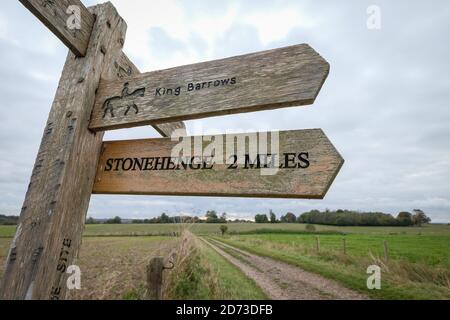Fußweg nach Stonehenge, Wiltshire, Großbritannien Stockfoto