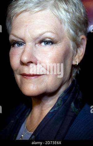Neue Wachsfiguren von Daniel Craig als James Bond und Dame Judi Dench als M werden im Madame Tussauds in London vorgestellt. Stockfoto