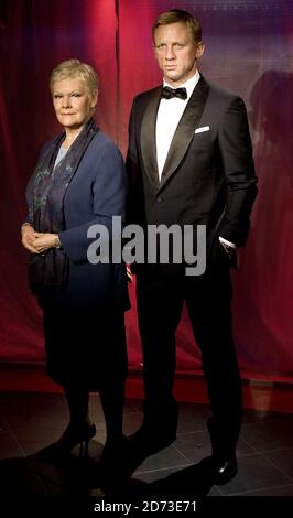 Neue Wachsfiguren von Daniel Craig als James Bond und Dame Judi Dench als M werden im Madame Tussauds in London vorgestellt. Stockfoto