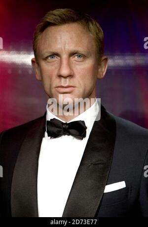 Neue Wachsfiguren von Daniel Craig als James Bond und Dame Judi Dench als M werden im Madame Tussauds in London vorgestellt. Stockfoto