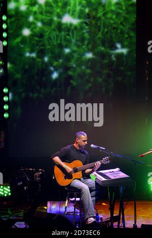 Nitin Sawhney tritt während der BBC Electric Proms im Roundhouse in Camden Town, London, auf. Stockfoto