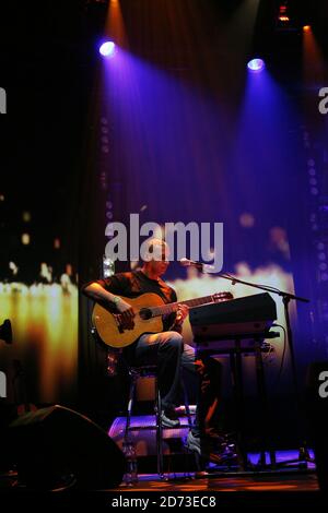 Nitin Sawhney tritt während der BBC Electric Proms im Roundhouse in Camden Town, London, auf. Stockfoto