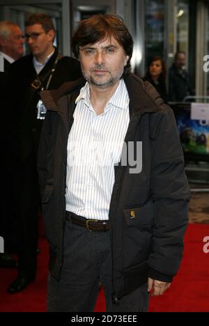 Gabor Csupo kommt zur Premiere von The Secret of Moonacre, Teil des BFI 52. London Film Festival, im Odeon West End in Leicester Square, London. Stockfoto