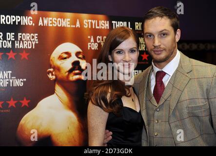 Tom Hardy und Juliet Oldfield bei einer Celebrity-Vorführung von Bronson im Cineworld-Kino im Zentrum von London. Stockfoto