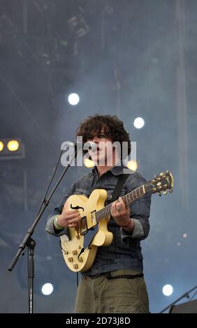 Kyle Falconer von The View auf der Bühne am zweiten Tag des Isle of Wight Festivals, in Newport auf der Isle of Wight. Stockfoto
