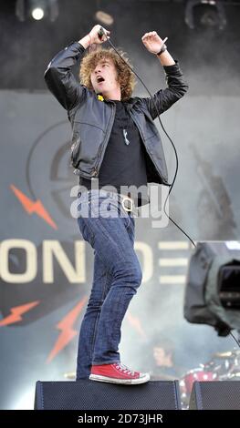 Matt Bowman von den Pigeon Detectives tritt am dritten Tag des Isle of Wight Festivals in Newport auf der Isle of Wight auf. Stockfoto