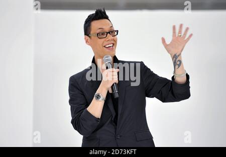 GOK Wan auf dem Laufsteg während der London Gatwick Fashion Week. Die Veranstaltung ist ein Fest der fantastischen Shopping, mit bis zu 30% Rabatt auf hohe Straßenpreise. Stockfoto