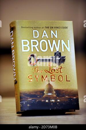 Das erste Exemplar von Dan Browns neuestem Buch, The Lost Symbol, abgebildet in Waterstone's Piccadilly im Zentrum Londons. Stockfoto