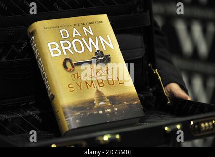 Das erste Exemplar von Dan Browns neuestem Buch, The Lost Symbol, abgebildet in Waterstone's Piccadilly im Zentrum Londons. Stockfoto