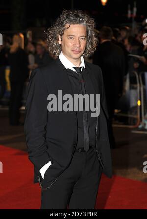 Dexter Fletcher kommt bei der Premiere von Nowhere Boy, im Odeon am Leicester Square, London, Teil des BFI 53. London Film Festival. Stockfoto