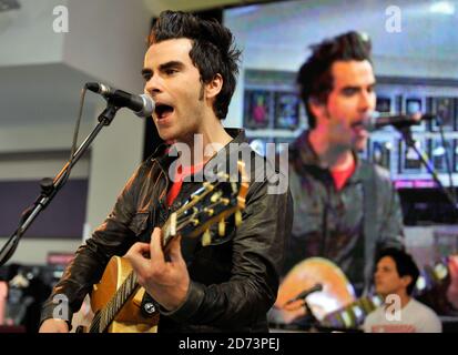 Kelly Jones von der Stereophonics tritt live im HMV in der Oxford Street im Zentrum Londons auf. Stockfoto