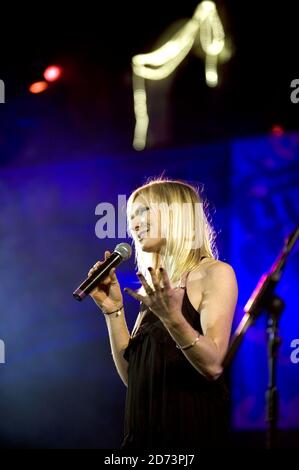 Jo Whiley auf der Bühne in der Union Chapel im Norden Londons, während der Mencap Little Noise Sessions. Stockfoto