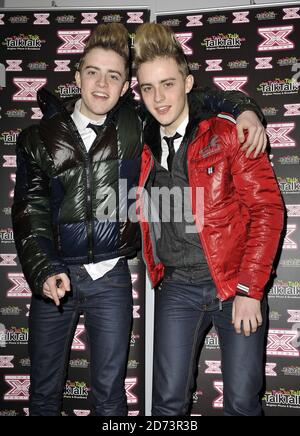 John und Edward treten seitdem zum ersten Mal formell öffentlich auf Erste gebootet aus der X Factor Show letzte Woche und Auftreten im TalkTalk Head Office in West London Stockfoto