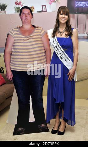 Yummy Mummy Slimmer of the Year Louisa Batchelor, 29, von Maidenhead posiert für Fotos bei den Rosemary Conley Diet and Fitness Magazine Slimmer of the Year Awards 2010, die im Marriott County Hall Hotel im Zentrum von London stattfinden. Stockfoto