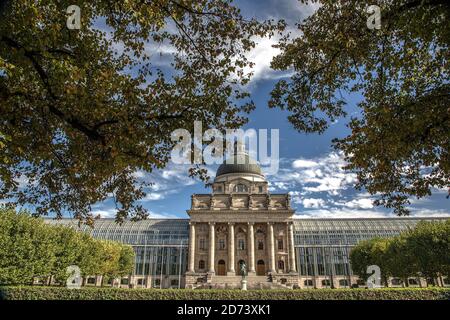 München, Deutschland. Oktober 2019. Muenchen, Deutschland 01. Oktober 2020: Symbolbilder - 2020 - Staatskanzlei, Außenansicht Quelle: dpa/Alamy Live News Stockfoto