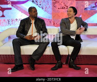 Jude Law und Forest Whitaker am Set von T4, während der Dreharbeiten zu einem Interview mit Nick Grimshaw, das im T4 Studio in London gedreht wurde Stockfoto