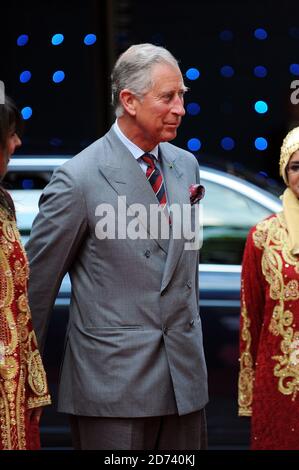 Prinz Charles kommt bei der Premiere von Arabia 3D im Imax Kino im Zentrum von London an. Bilddatum: 24. Mai 2010. M Crossick/EMPICS Stockfoto