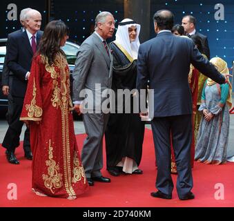 Prinz Charles kommt bei der Premiere von Arabia 3D im Imax Kino im Zentrum von London an. Bilddatum: 24. Mai 2010. M Crossick/EMPICS Stockfoto