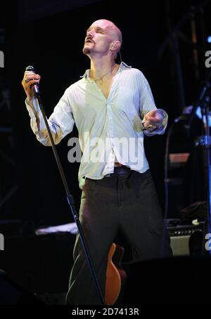 Tim Booth von James auf der Bühne der Absolute Radio South Africa Send Off Party, im Lyric Theatre im Zentrum von London. Stockfoto