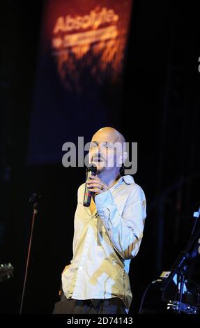 Tim Booth von James auf der Bühne der Absolute Radio South Africa Send Off Party, im Lyric Theatre im Zentrum von London. Stockfoto